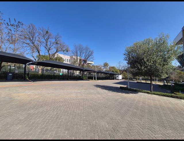 1,300M² OFFICE TO LET IN WAVERLEY